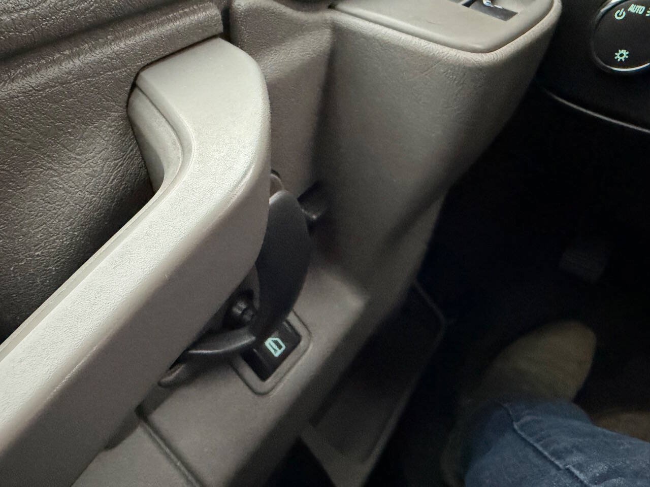 Used 2017 Chevrolet Express 2500 Extended RWD image 14