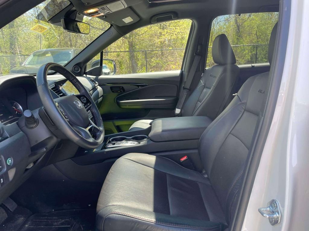 Used 2025 Honda Passport Black Edition image 14