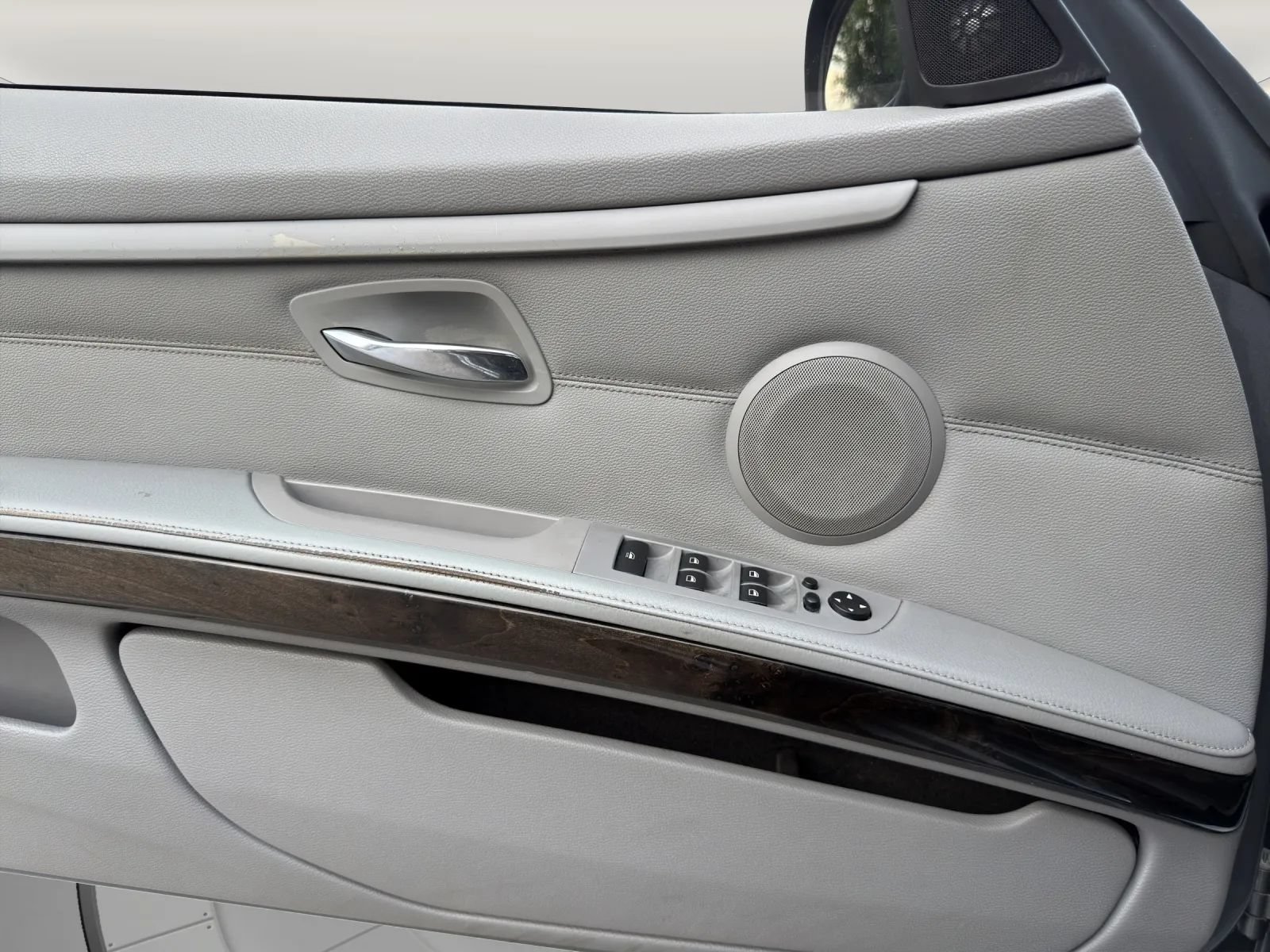 Used 2010 BMW 335i Convertible RWD image 12