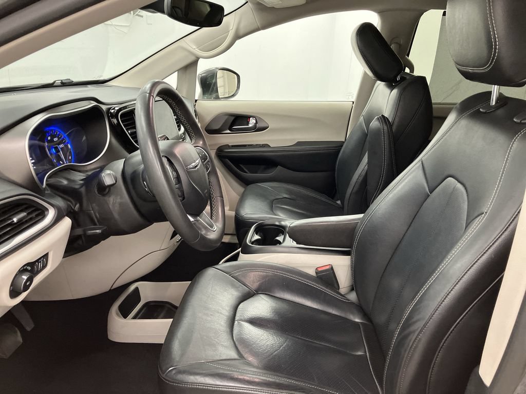 Used 2022 Chrysler Pacifica Touring-L FWD image 9