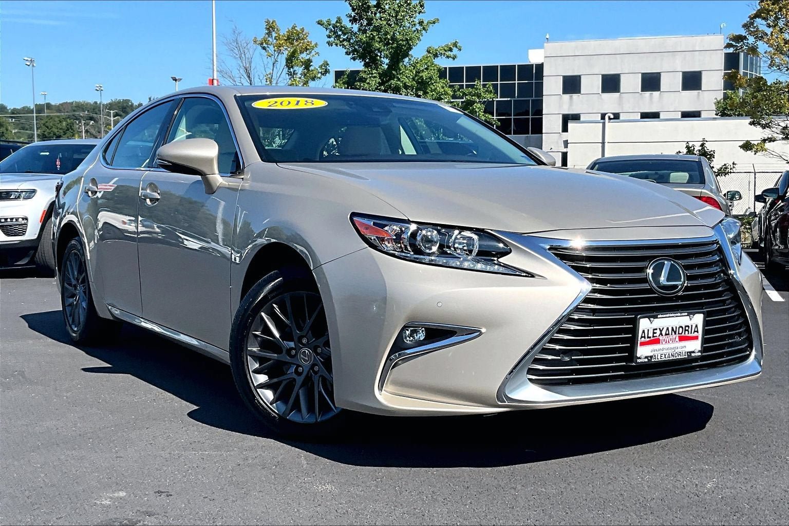 Used 2018 Lexus ES 350 w/ Navigation System Package FWD image 2