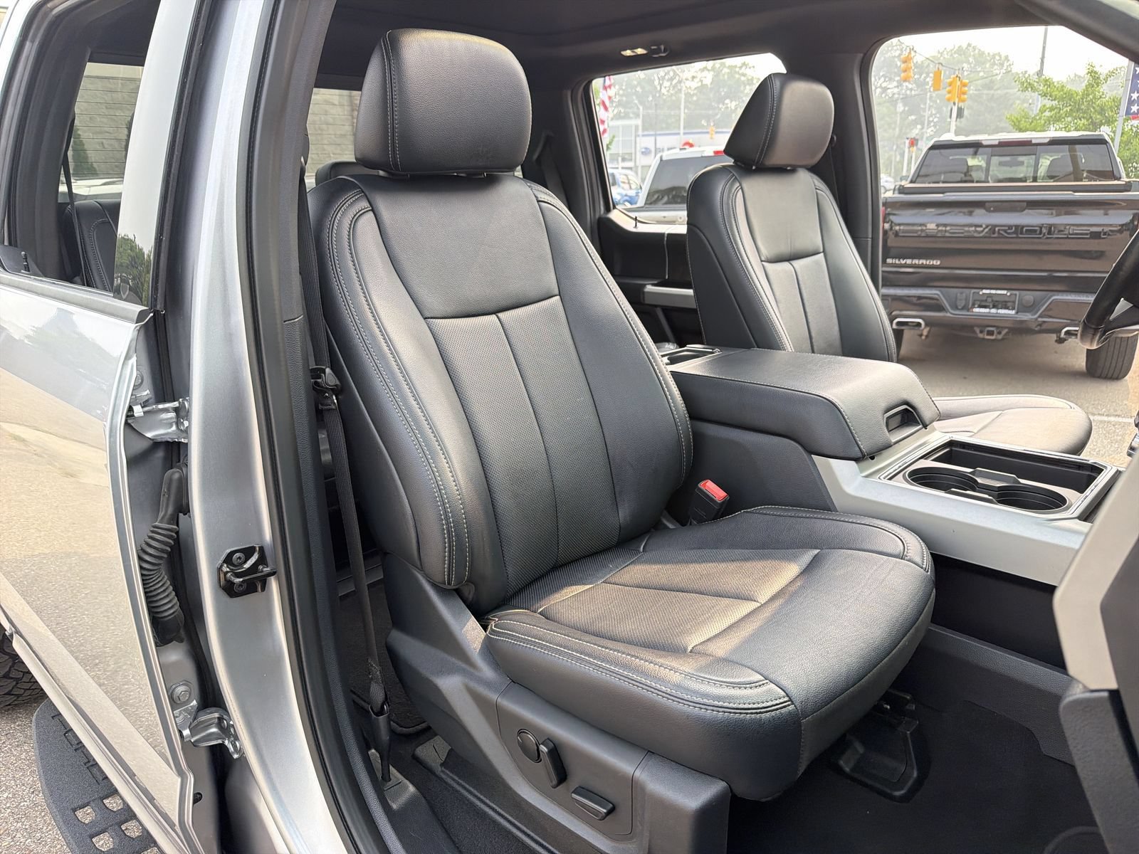 Used 2022 Ford F250 Lariat w/ Tremor Off-Road Package AWD/4WD image 30