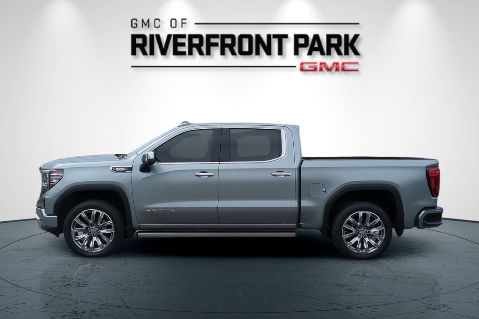 Used 2024 GMC Sierra 1500 Denali w/ Denali Reserve Package AWD/4WD image 7