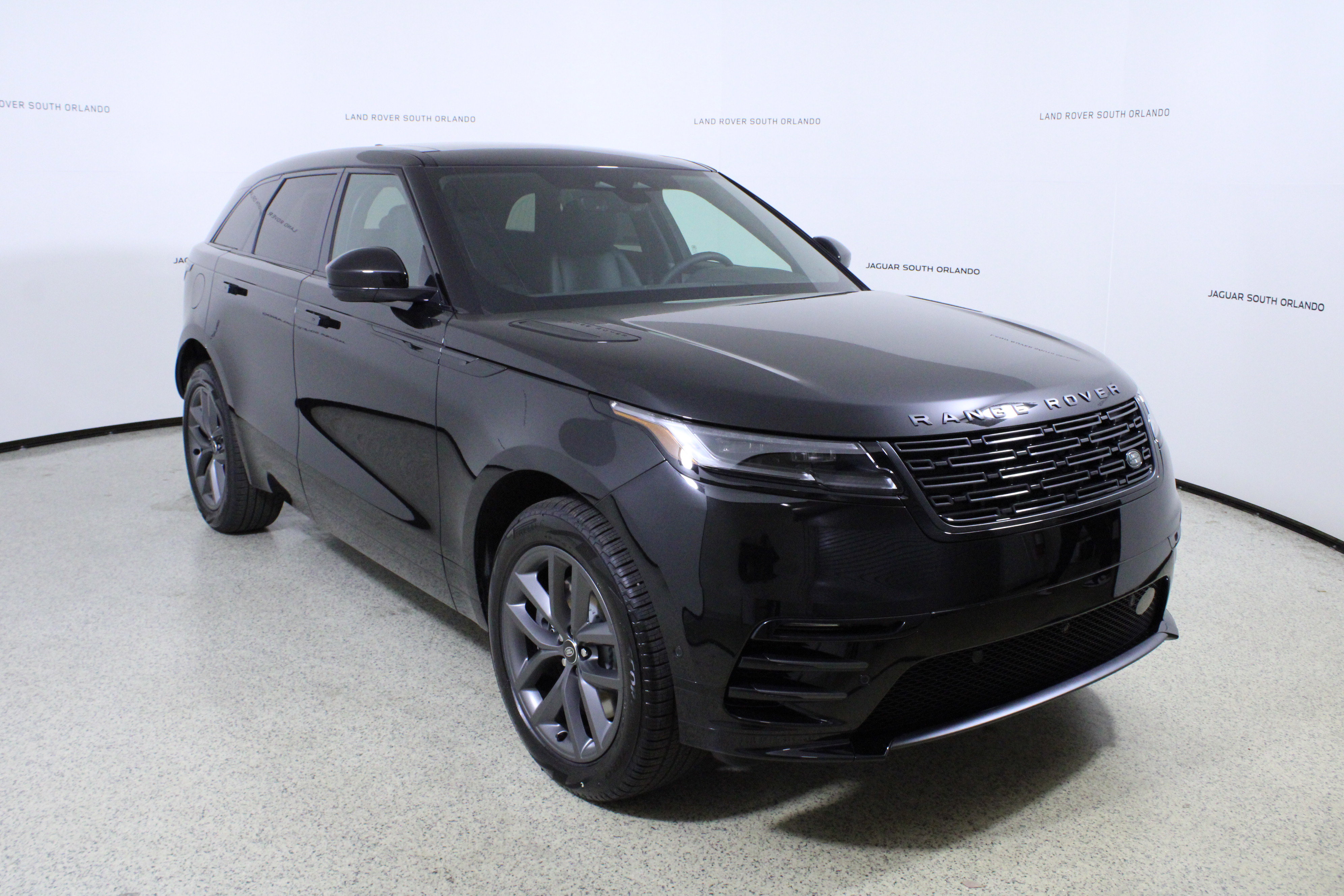 New 2026 Land Rover Range Rover Velar Dynamic SE image 3