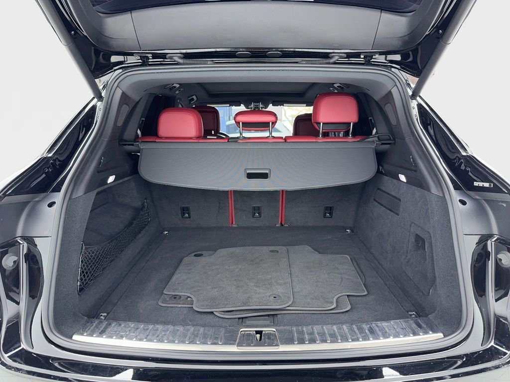Used 2023 Porsche Cayenne Platinum Edition image 42