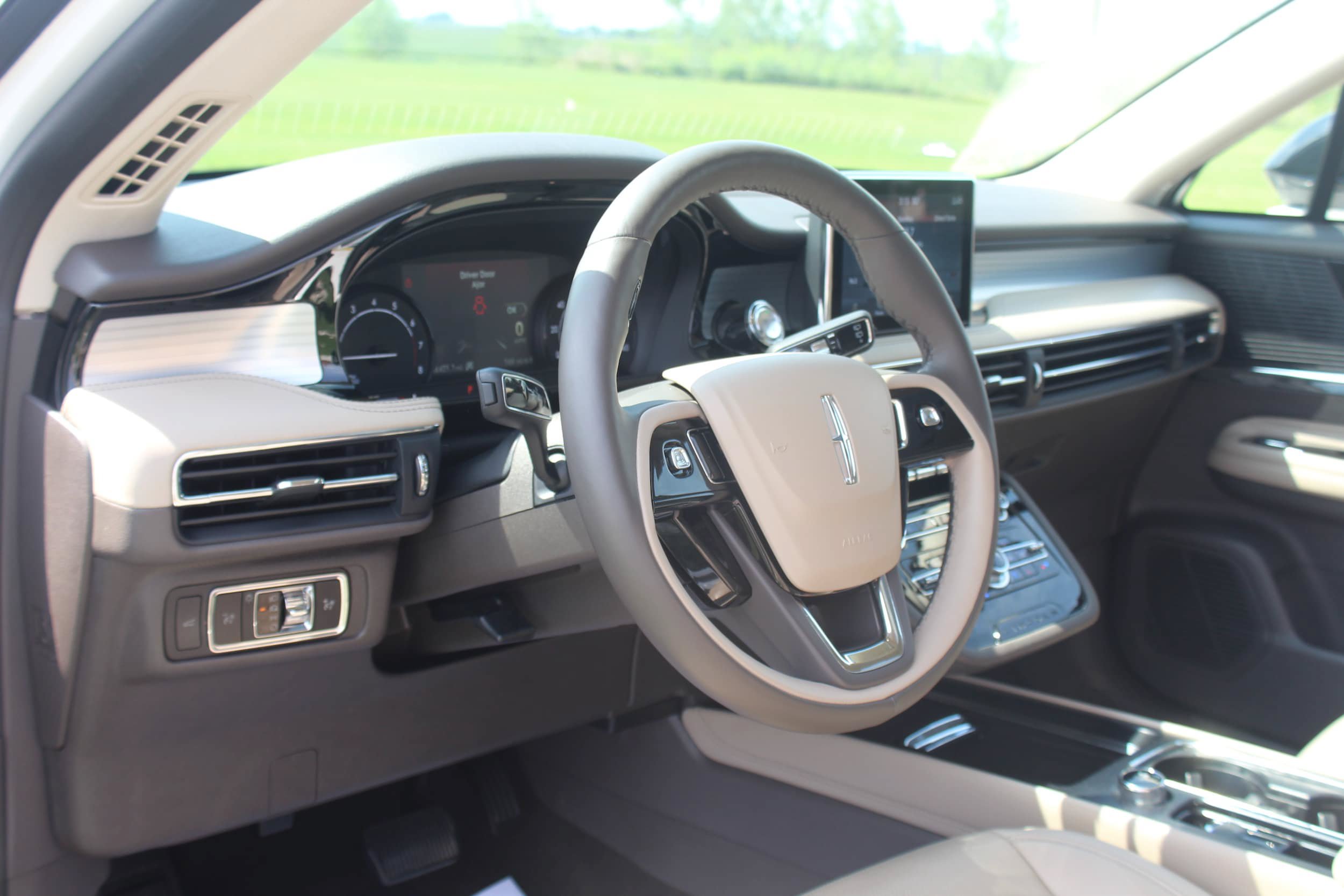 Used 2022 Lincoln Corsair AWD w/ Premium Package image 15