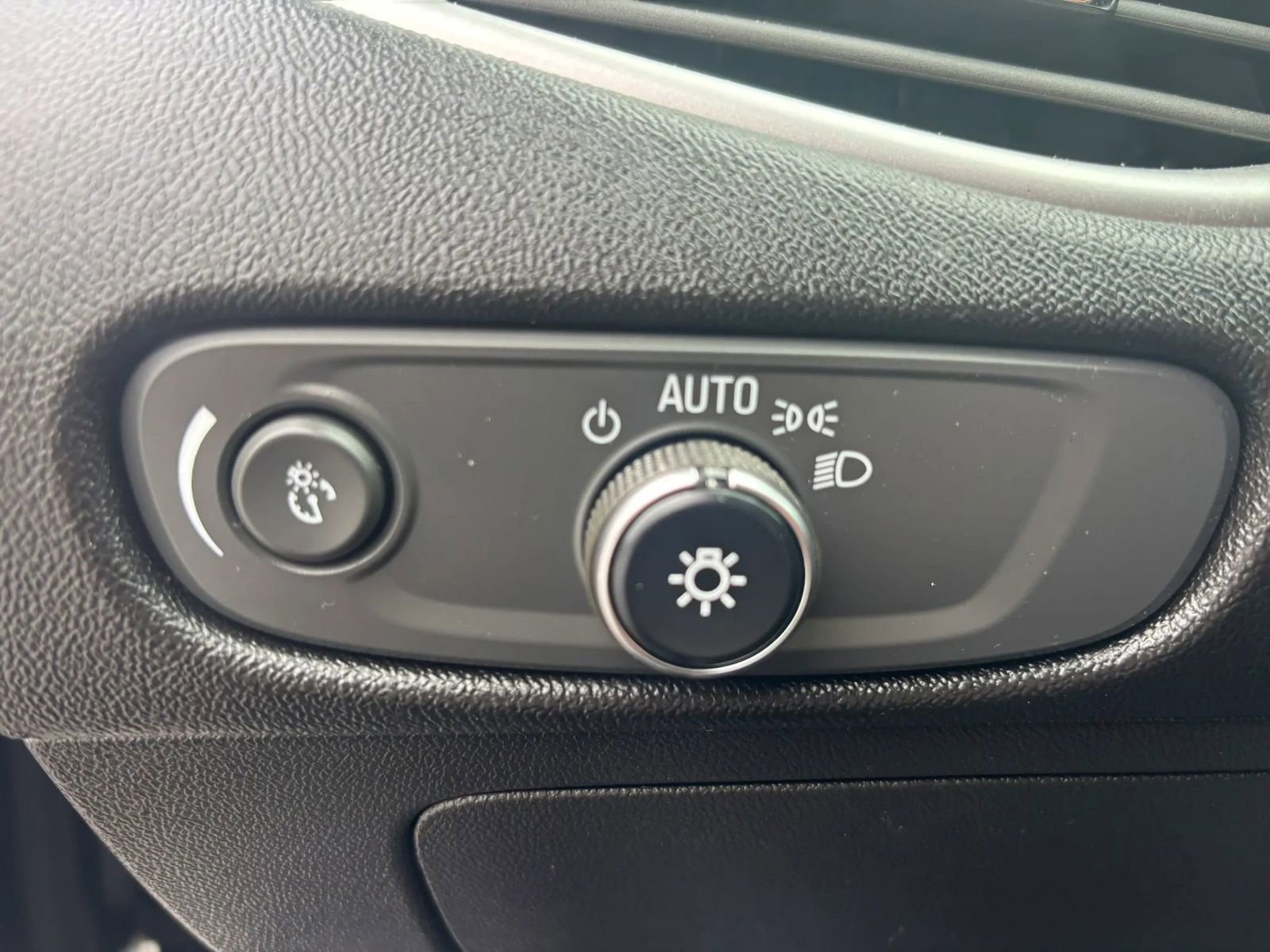 Used 2022 Chevrolet Malibu RS FWD image 15