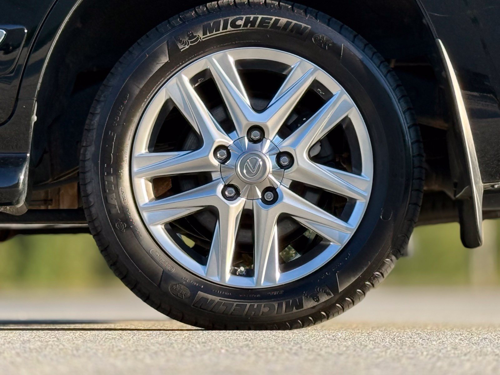 Used 2015 Lexus LX 570 4WD image 19