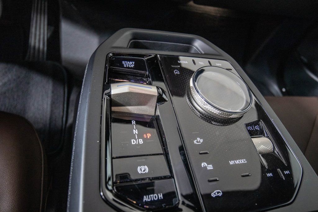 Used 2022 BMW iX xDrive50 w/ Sport Package image 25