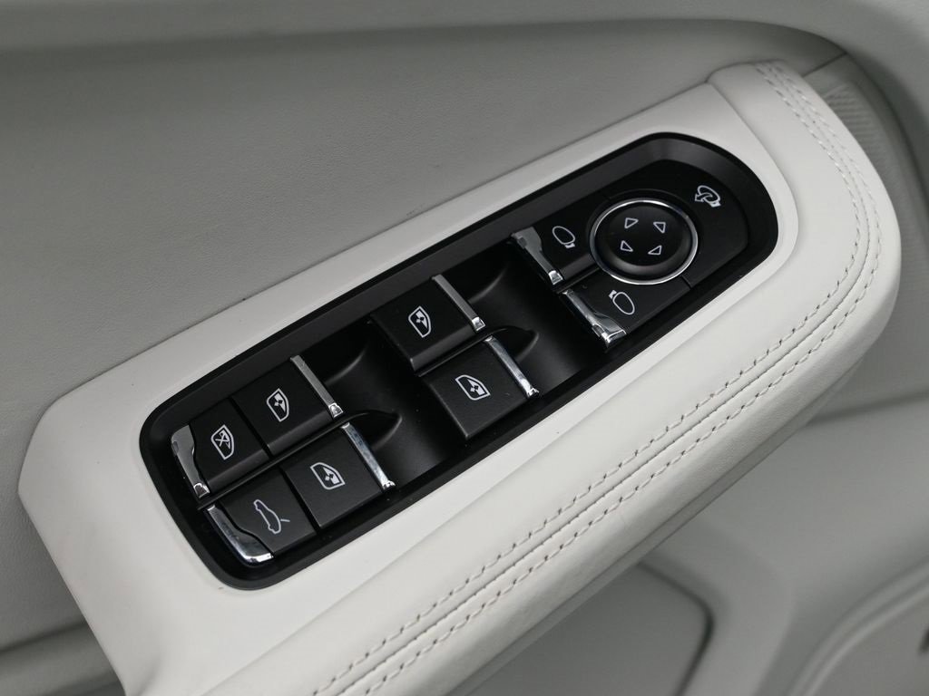 Certified 2023 Porsche Macan GTS image 19