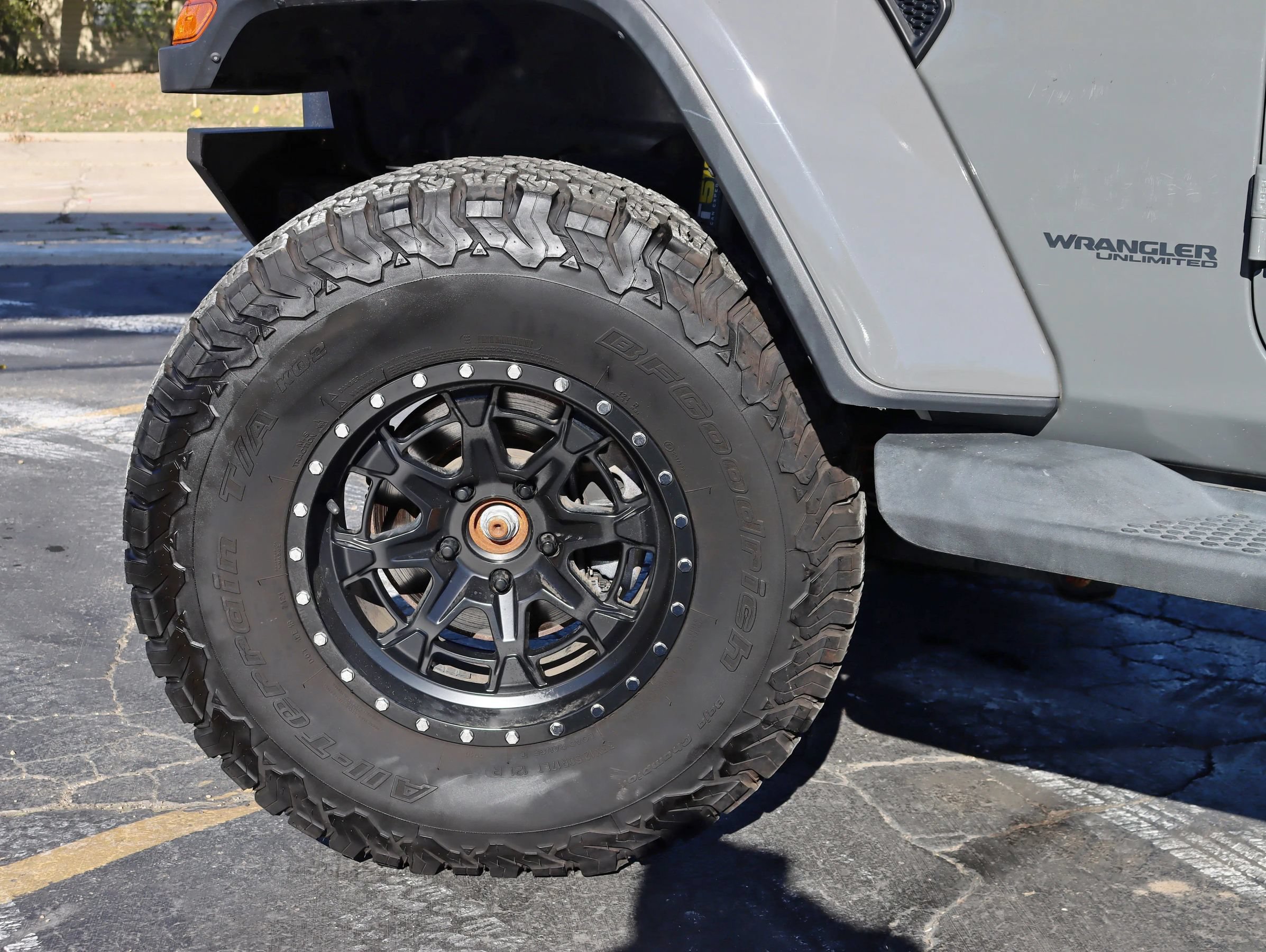 Used 2019 Jeep Wrangler Unlimited Sahara AWD/4WD image 16