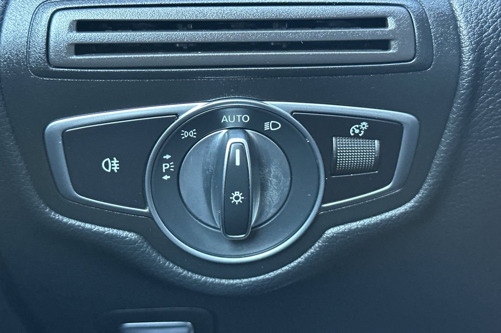 Used 2020 Mercedes-Benz GLC 300 image 34