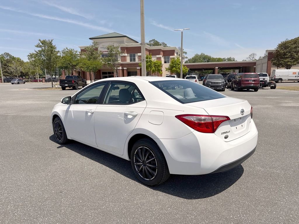 Used 2017 Toyota Corolla LE FWD image 5