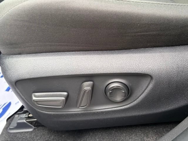 Used 2025 Toyota RAV4 XLE AWD/4WD image 16
