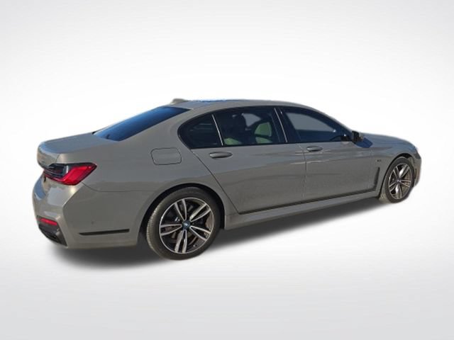 Used 2022 BMW 745e xDrive w/ M Sport Package AWD/4WD image 3