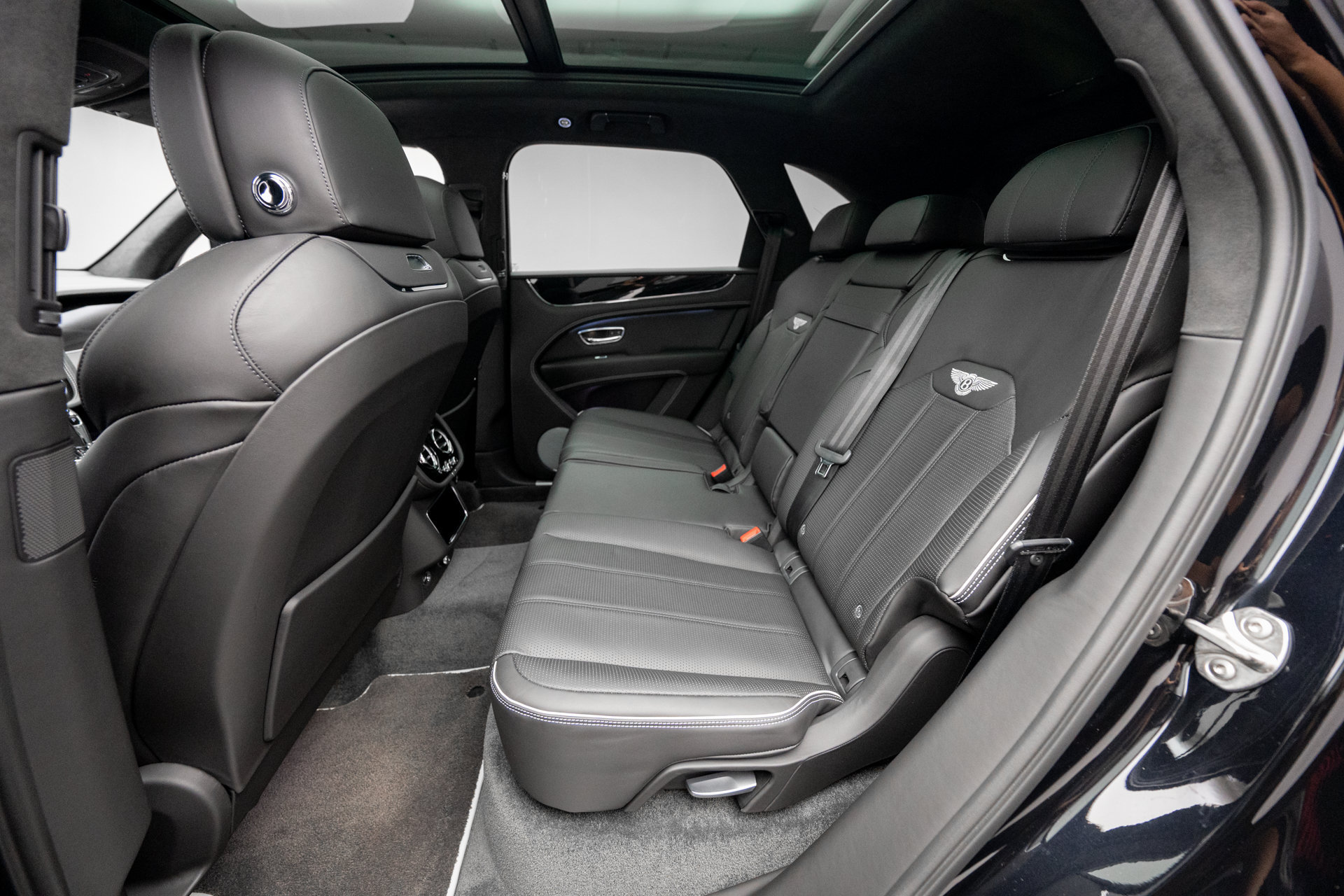 Certified 2022 Bentley Bentayga AWD/4WD image 17