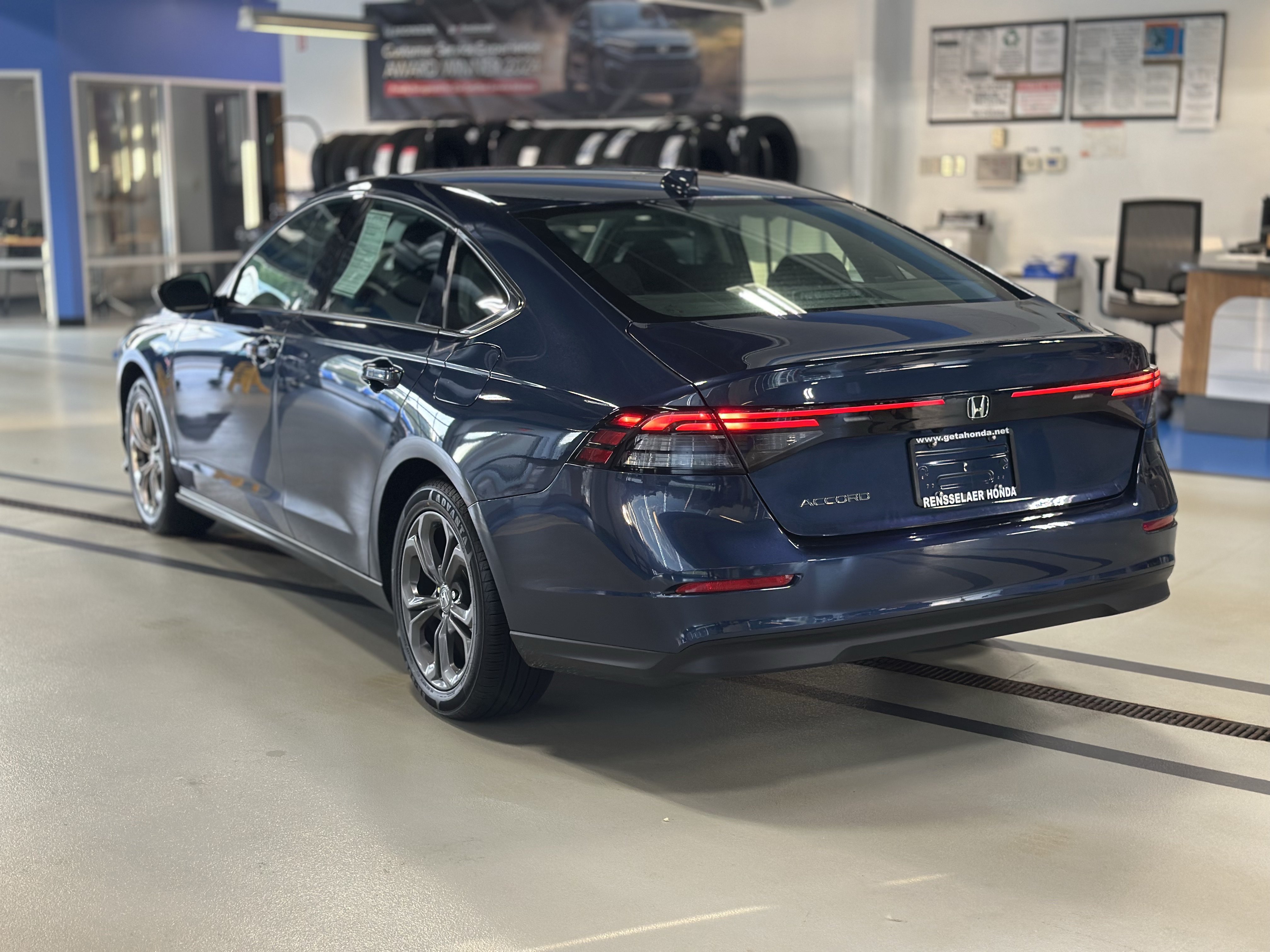 Used 2023 Honda Accord EX image 7
