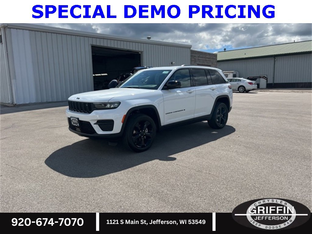 New 2025 Jeep Grand Cherokee Altitude image 2