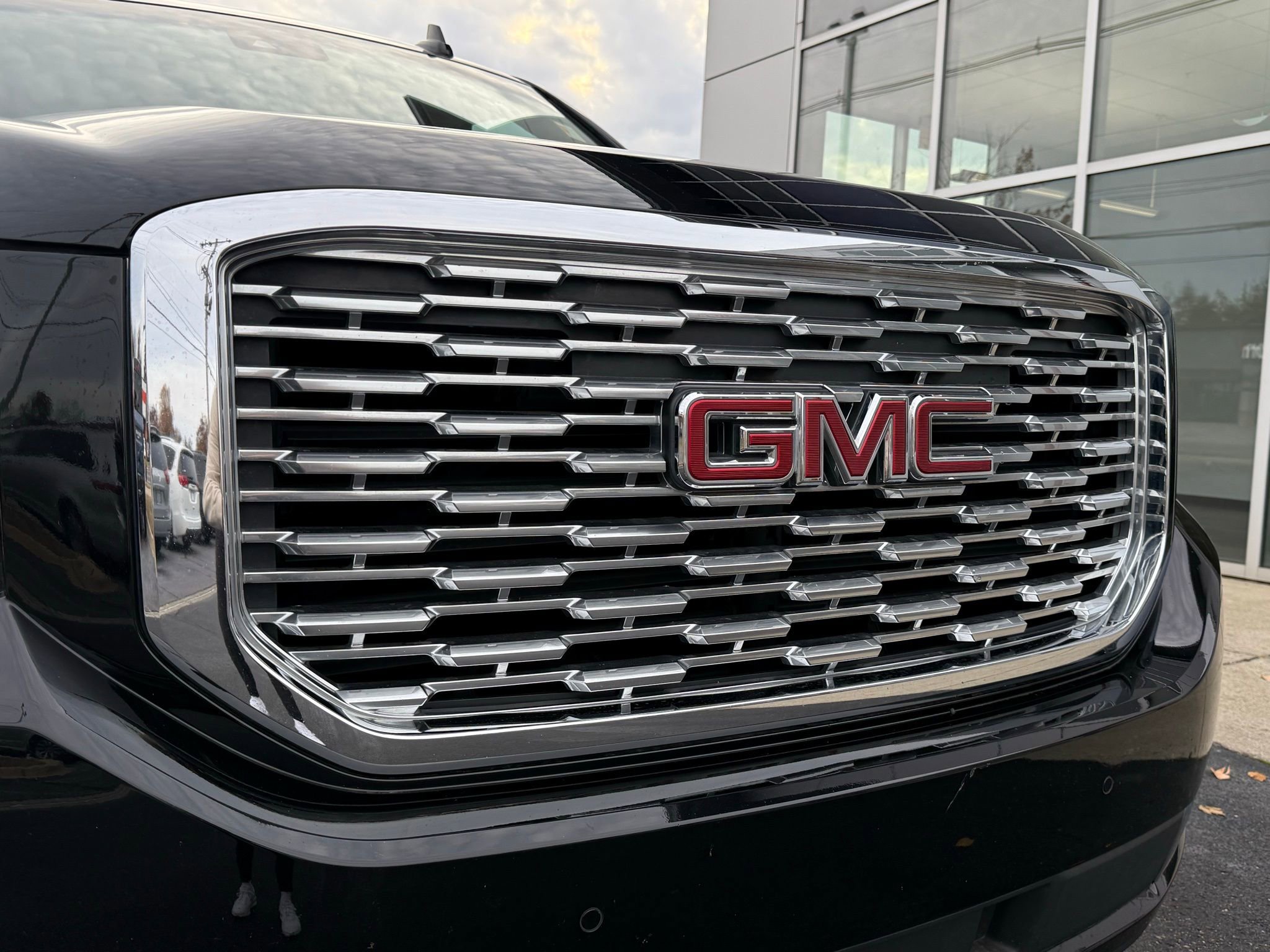 Used 2018 GMC Yukon Denali image 12