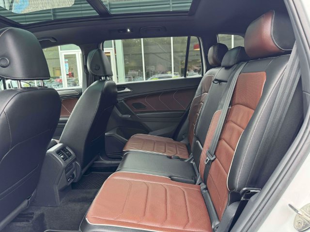 Certified 2023 Volkswagen Tiguan SEL R-Line AWD/4WD image 12