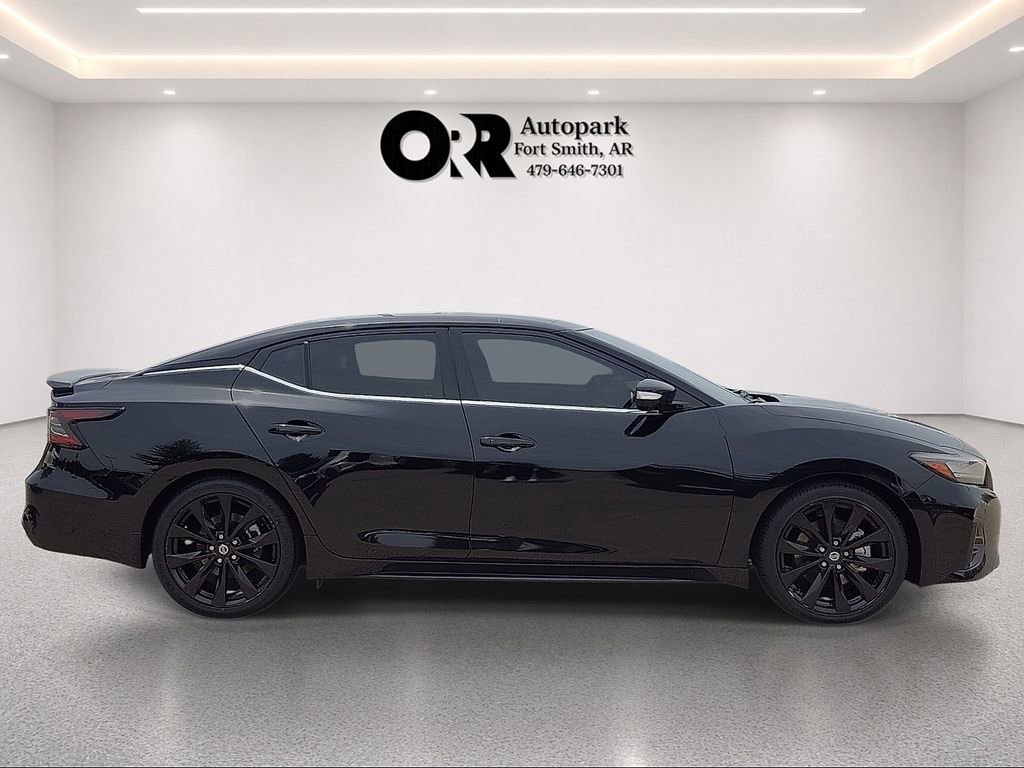 Used 2022 Nissan Maxima SR w/ Sport Mat Group FWD image 6