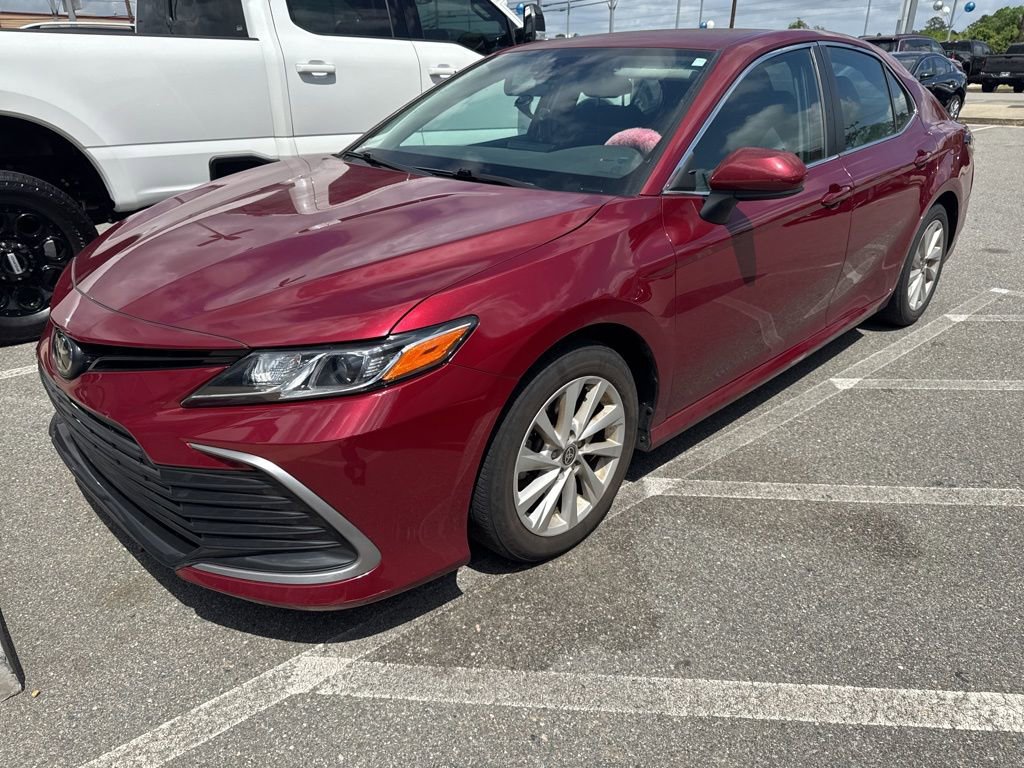 Used 2022 Toyota Camry LE image 1