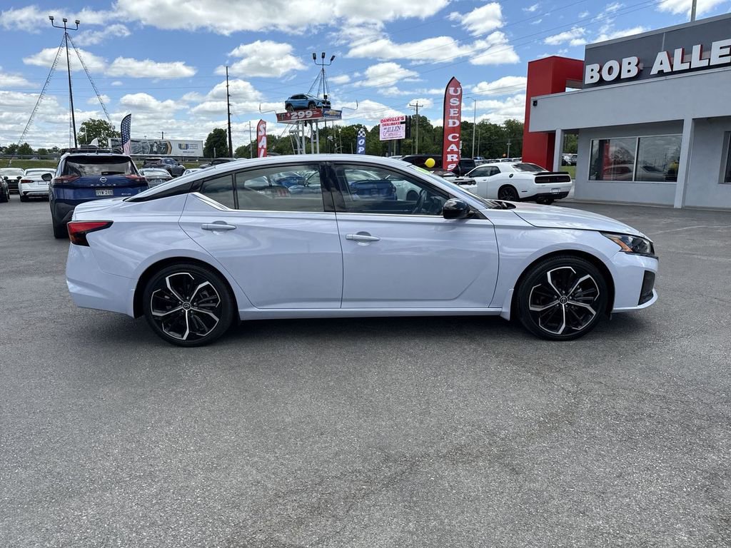 Used 2024 Nissan Altima 2.5 SR w/ SR Premium Package FWD image 14
