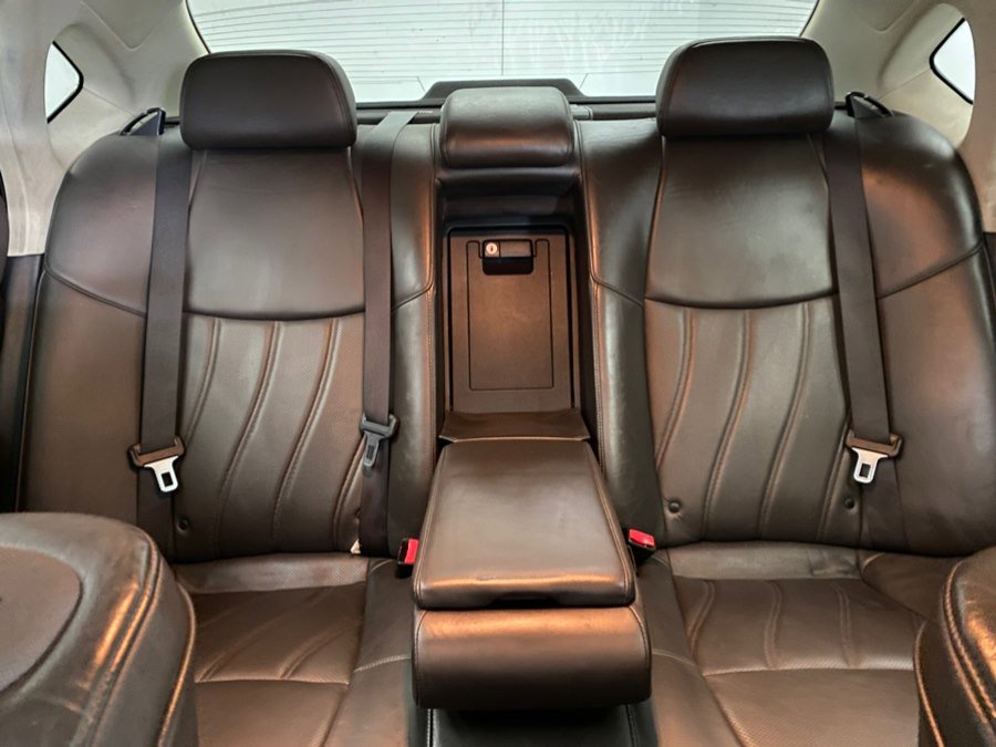 Used 2016 INFINITI Q70 L 3.7 w/ Deluxe Touring Package AWD/4WD image 41