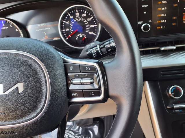 Used 2024 Kia Carnival LX image 17