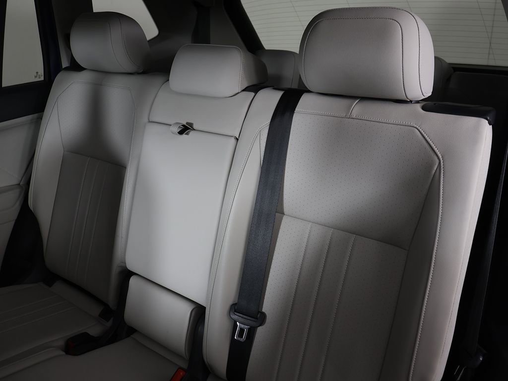 Used 2023 Volkswagen Tiguan SE image 32