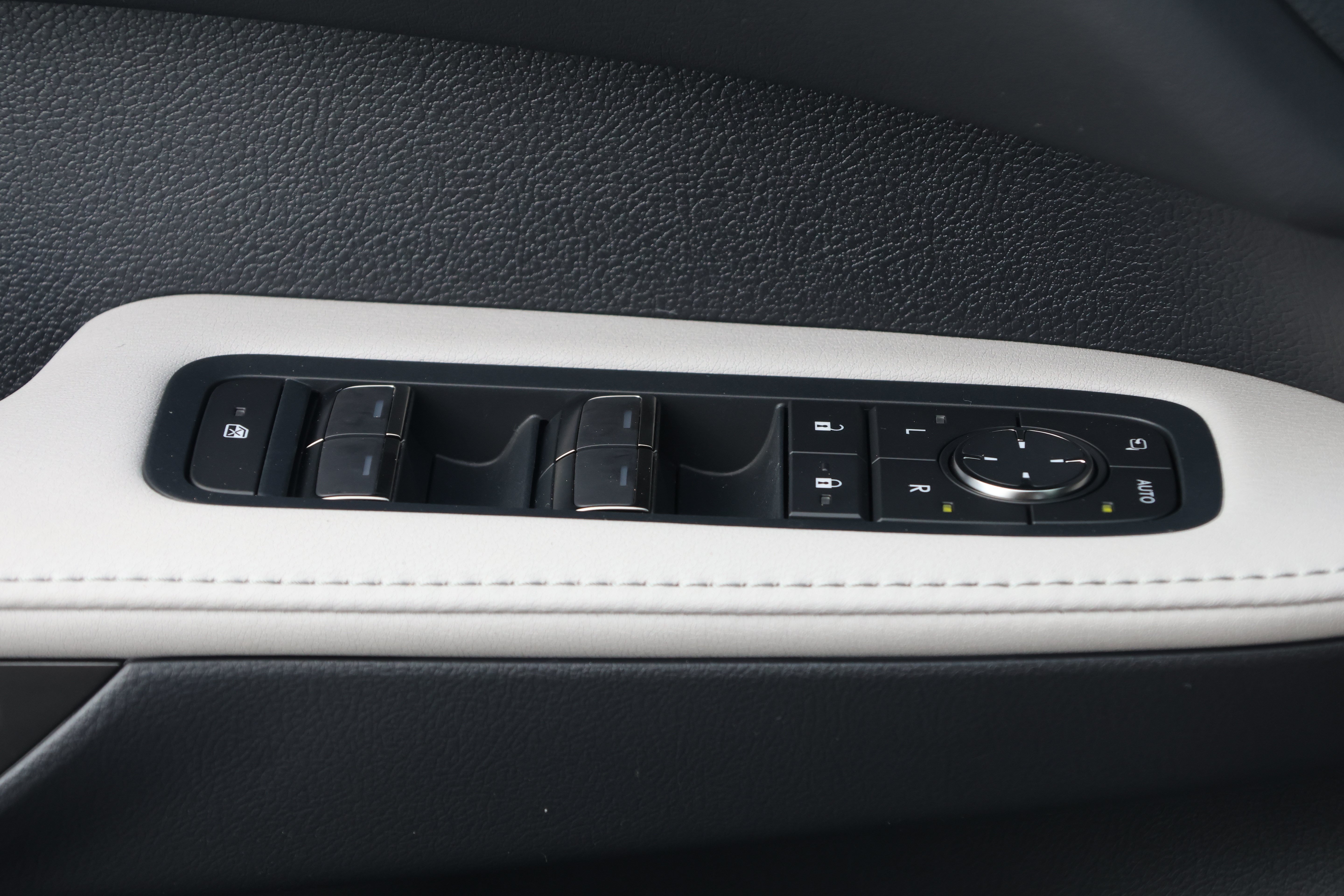 New 2026 Lexus RX 350 FWD image 13