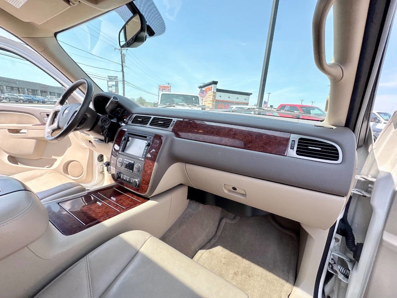 Used 2011 Chevrolet Tahoe LTZ AWD/4WD image 27