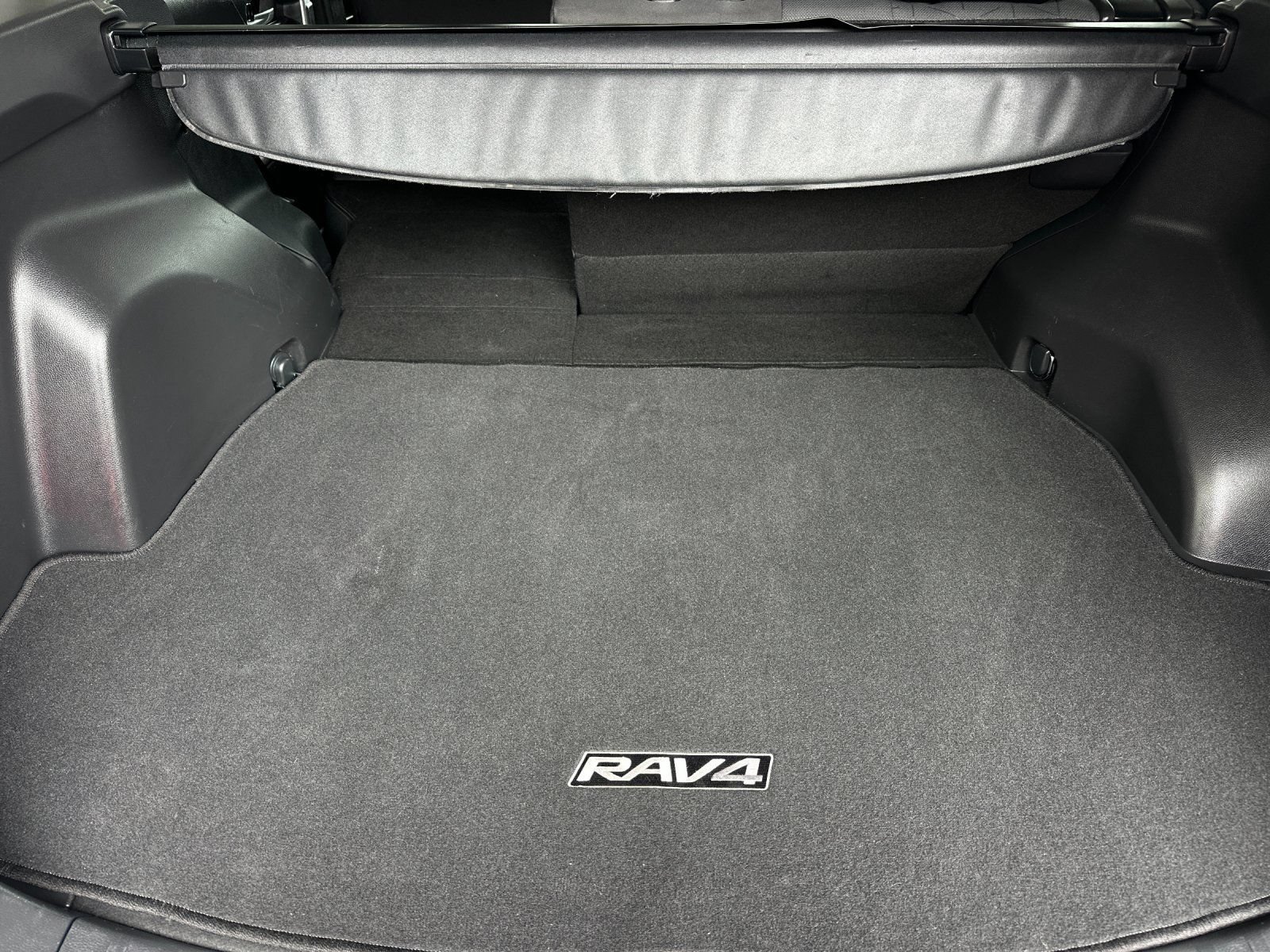 Used 2025 Toyota RAV4 XLE FWD image 14