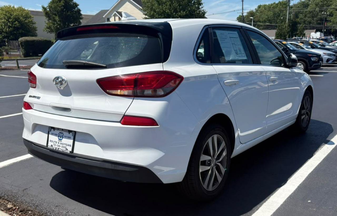 Used 2019 Hyundai Elantra GT FWD image 7