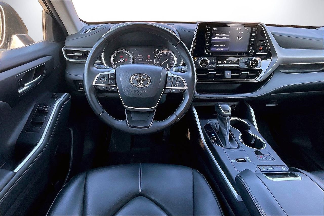 Used 2022 Toyota Highlander XLE image 12