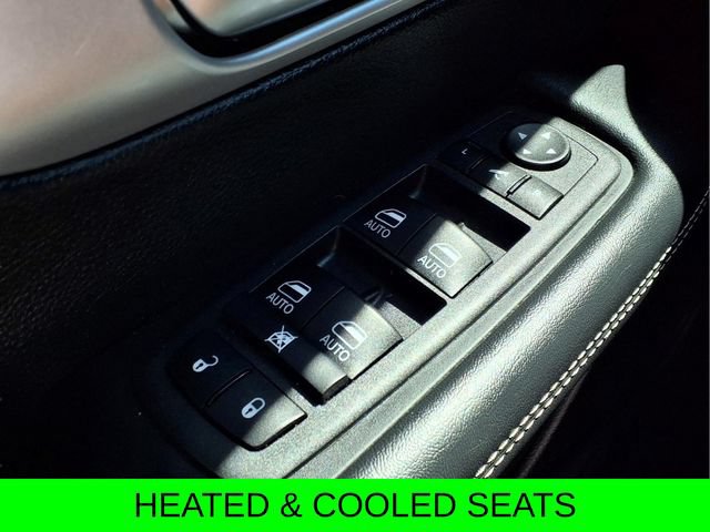 Used 2025 Chrysler Pacifica Limited FWD image 17