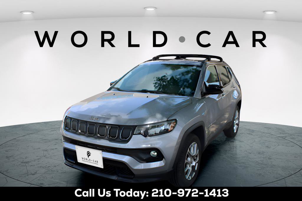 Used 2022 Jeep Compass Latitude image 3
