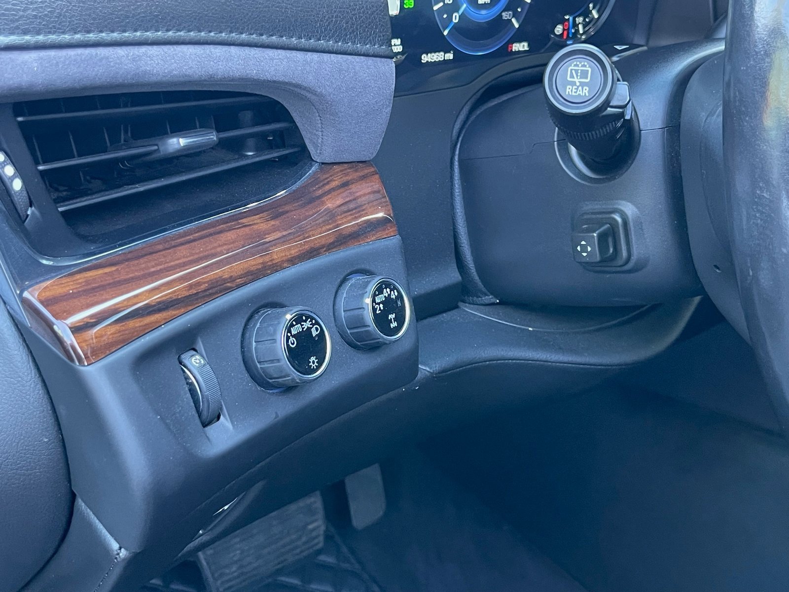 Used 2017 Cadillac Escalade Premium Luxury image 15