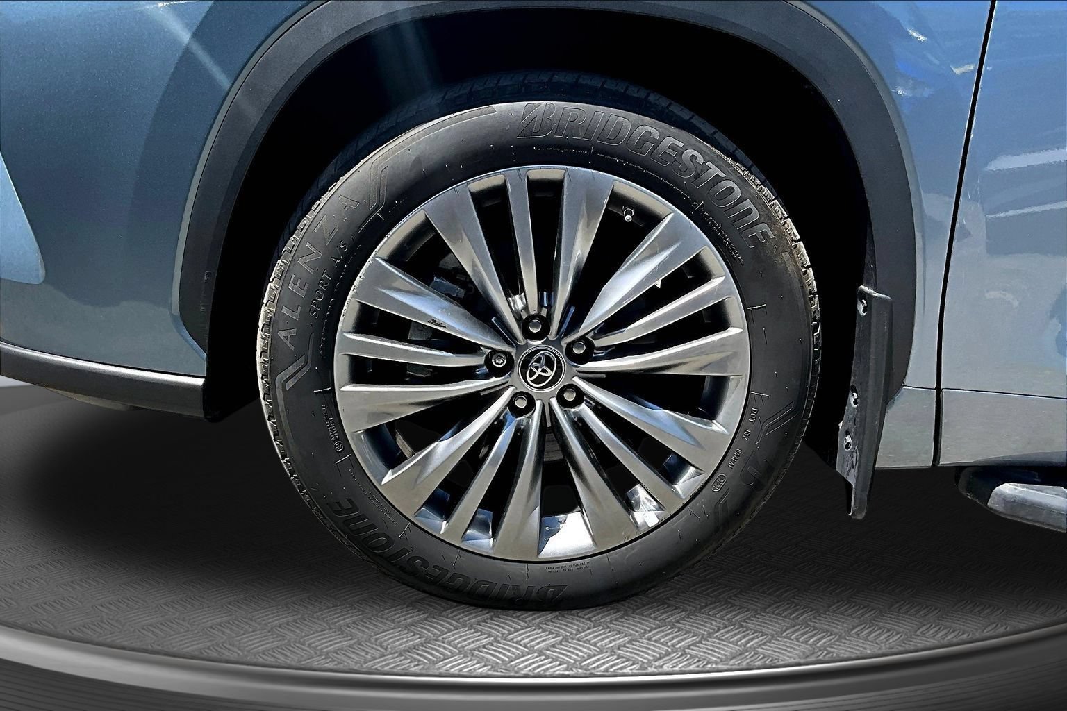 Used 2022 Toyota Highlander Platinum AWD/4WD image 36