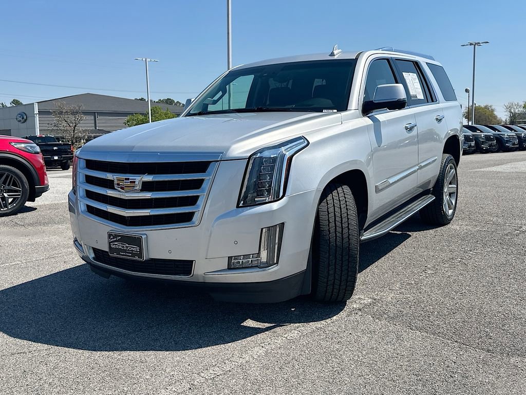 Used 2015 Cadillac Escalade Luxury image 2