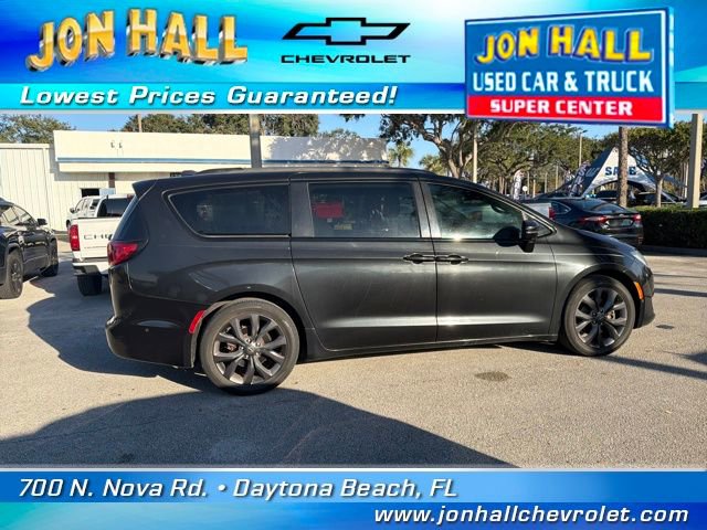 Used 2019 Chrysler Pacifica Limited image 9