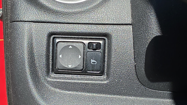 Used 2015 Nissan Versa SV FWD image 16