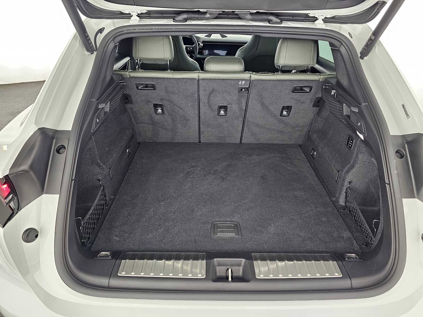 Used 2024 Porsche Macan 4 Electric image 14