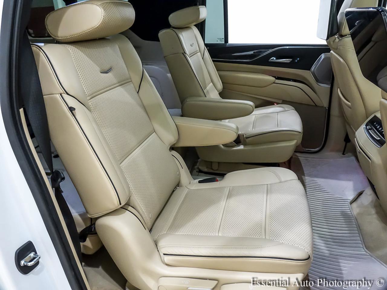 Used 2021 Cadillac Escalade ESV Premium Luxury w/ Driver Assist Tech Package AWD/4WD image 36