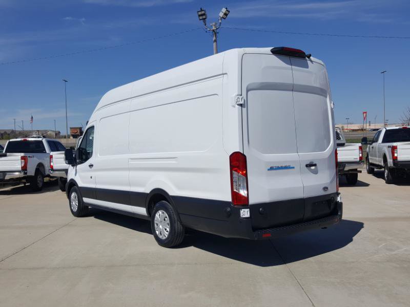 Used 2022 Ford E-Transit 148 High Roof Extended RWD image 9
