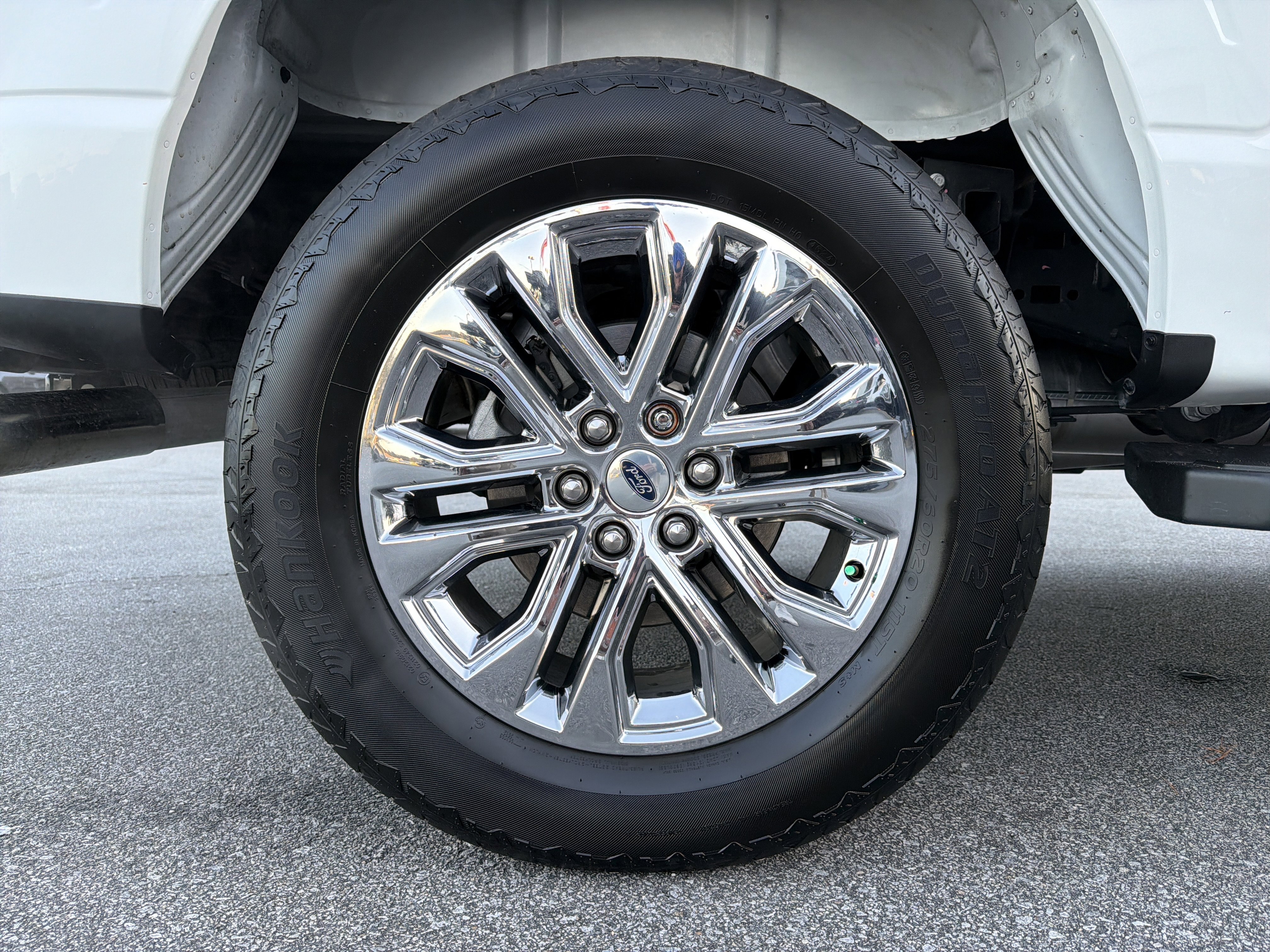 Used 2025 Ford F150 Lariat w/ Equipment Group 501A Mid image 18