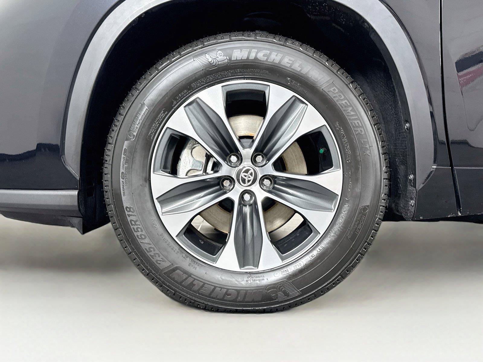 Certified 2025 Toyota Highlander XLE FWD image 45