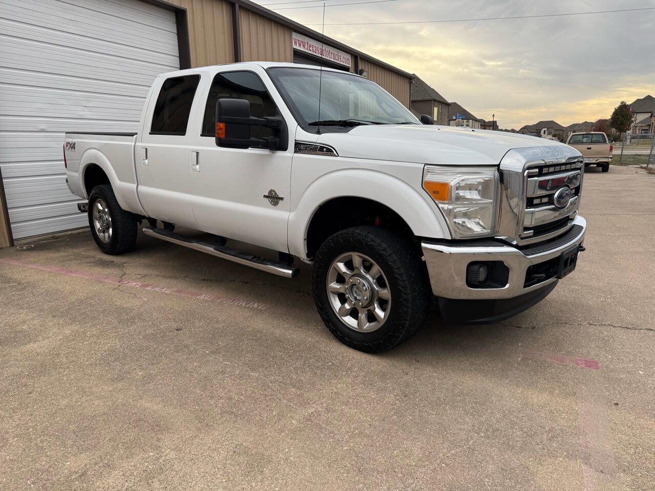 Used 2015 Ford F350 Lariat w/ Lariat Interior Package image 4