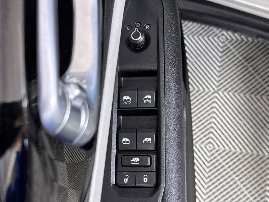 Used 2022 Jeep Compass Limited image 24