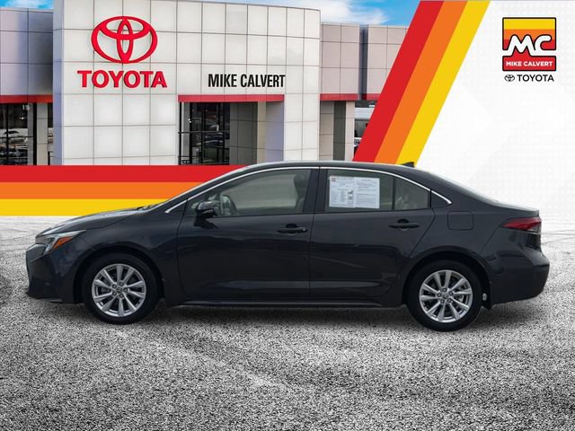 Used 2026 Toyota Corolla XLE FWD image 2